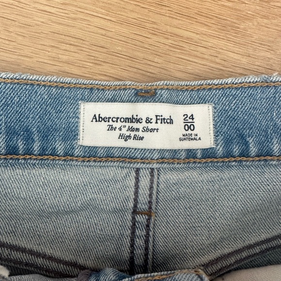 Abercrombie the 4” mom short high rise - Picture 3 of 5